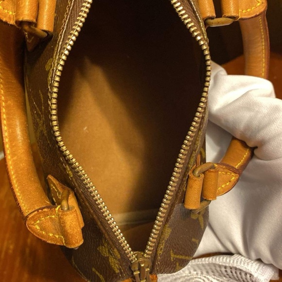 Louis Vuitton Brown Monogram Handbag - Picture 9 of 14